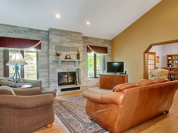 3rd image of 2307 Heritage Dr
