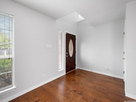 2nd image of 4806 Prairie Bend