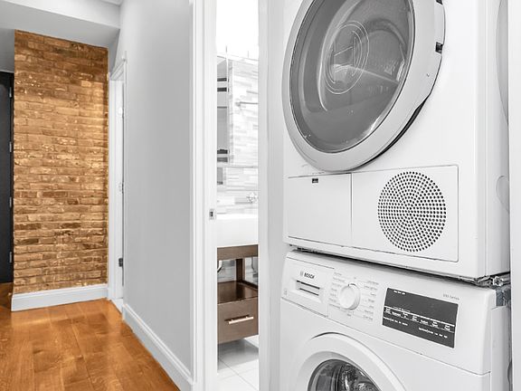5th image of 184 Stanton St #2B