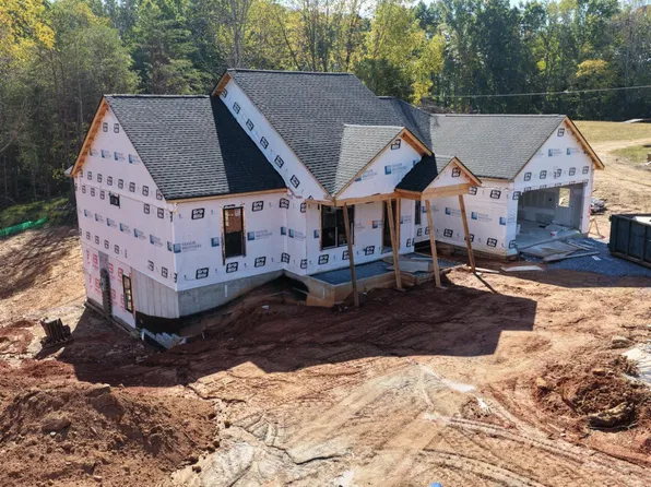 1692 Wingfield Dr, Goode, VA 24556