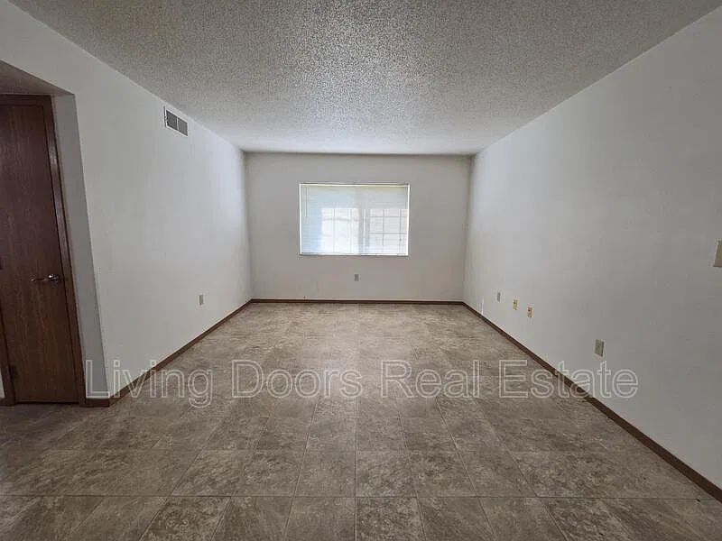 603 S Washington St — Photo 2