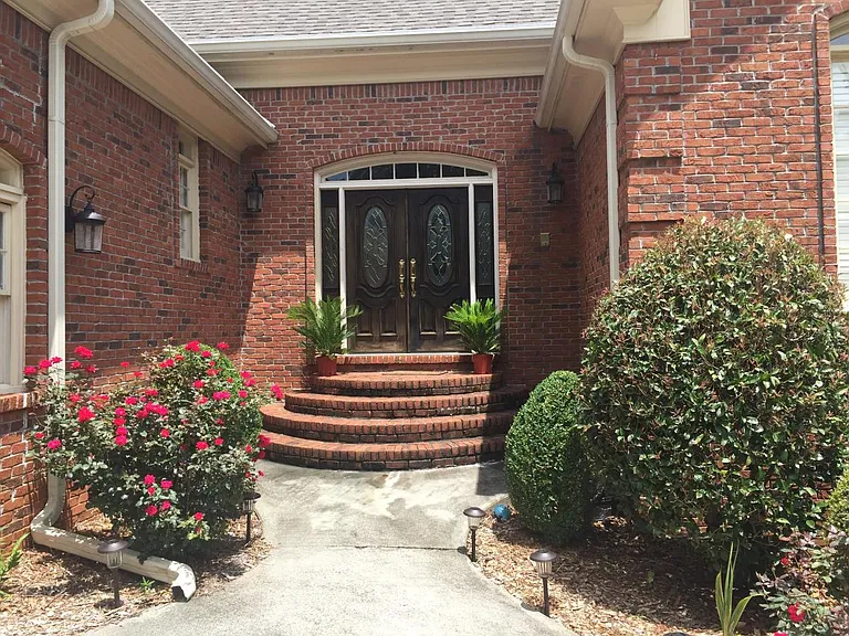 Livingston Dr SW — Photo 2