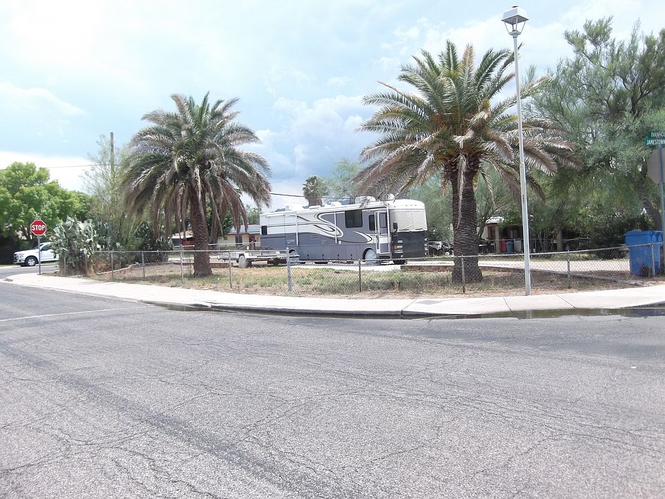 2nd image of 201 W Jamestown Cir