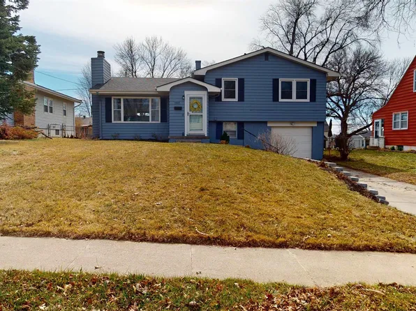 7917 Grover St, Omaha, NE 68124