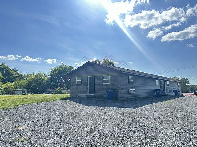 2 bed, 1.0 bath, $1,000 — Photo 2