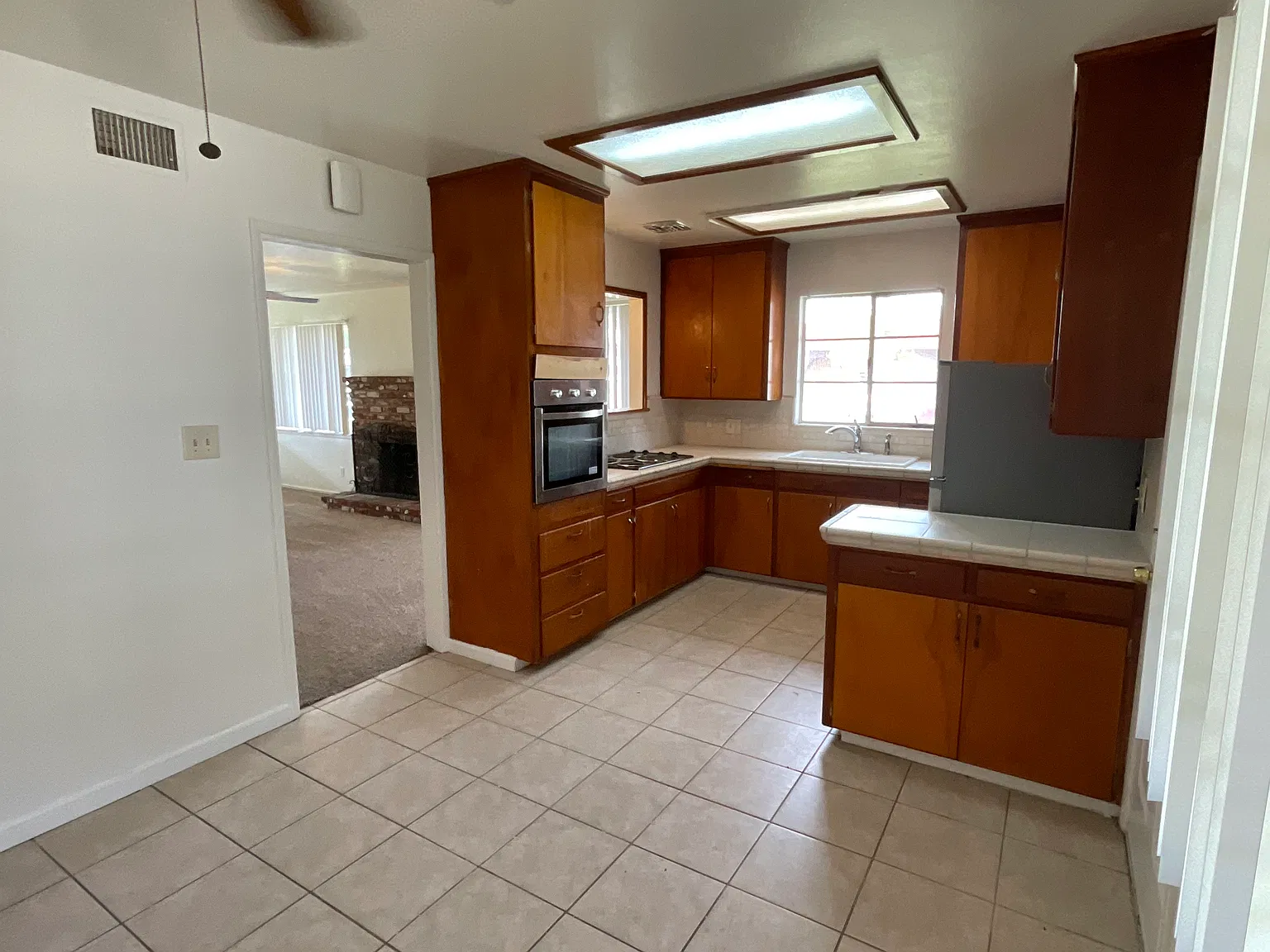 2 bed, 1.0 bath, 800 sqft, $1,450 — Photo 3