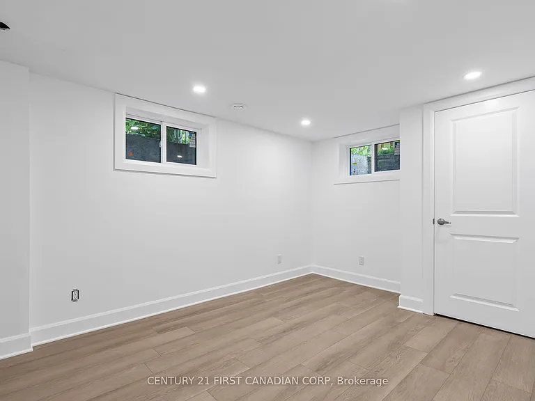 32 Braemar Cres — Photo 38