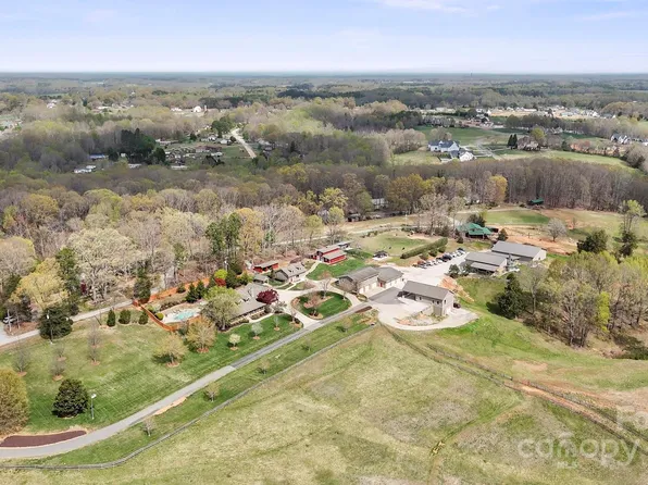 1620 London Rd, Mooresville, NC 28115