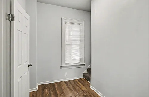 318 S Van Buren St Photo 1