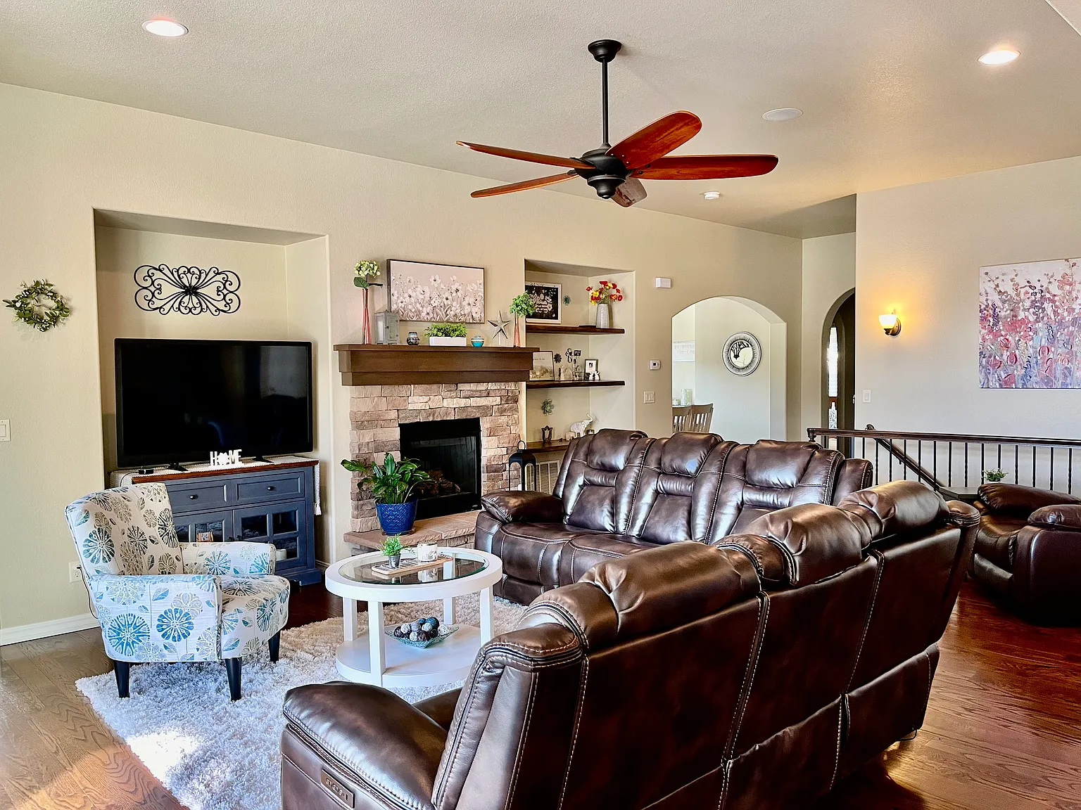 4 bed, 3554 sqft, $3,350 — Photo 3