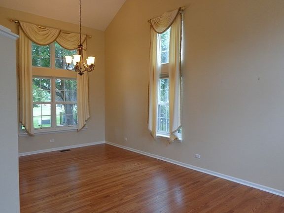 4th image of 1405 Mayfair Ln