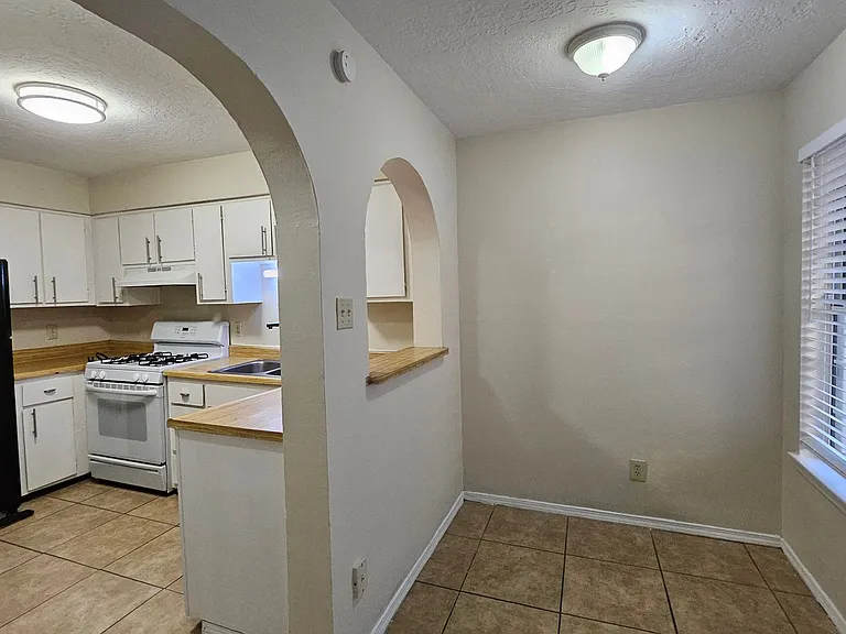 536 Chelwood Park Blvd NE #1-7 — Photo 4