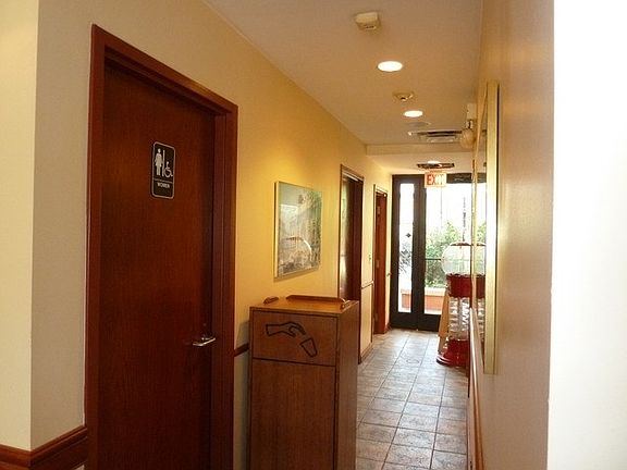 5th image of 1603 E Oakton St