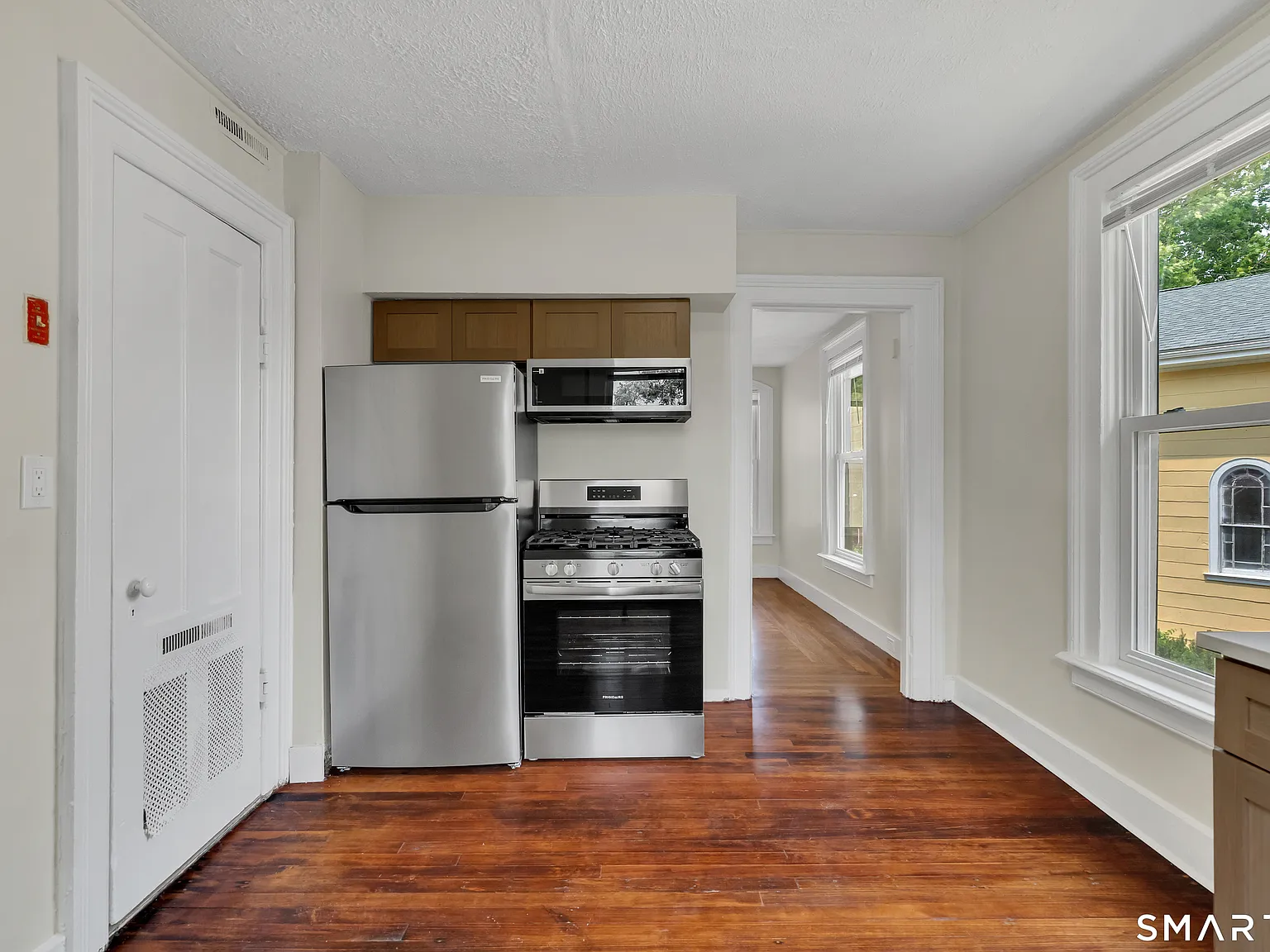 2 bed, 1.0 bath, 980 sqft, $1,900 — Photo 1