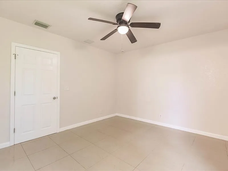 3 bed, 1120 sqft, $2,500 — Photo 4