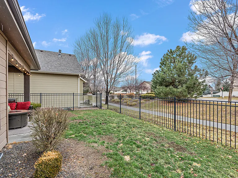 2733 E Decameron Ln — Photo 36