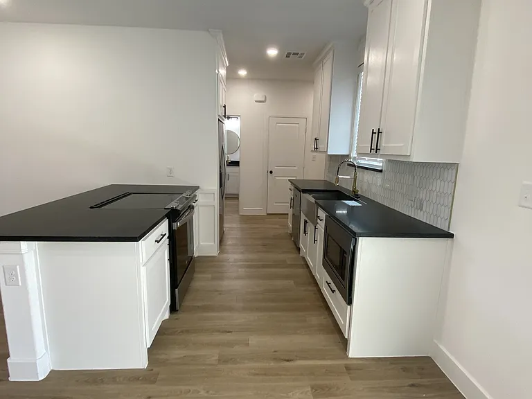 622 W Florence St — Photo 4