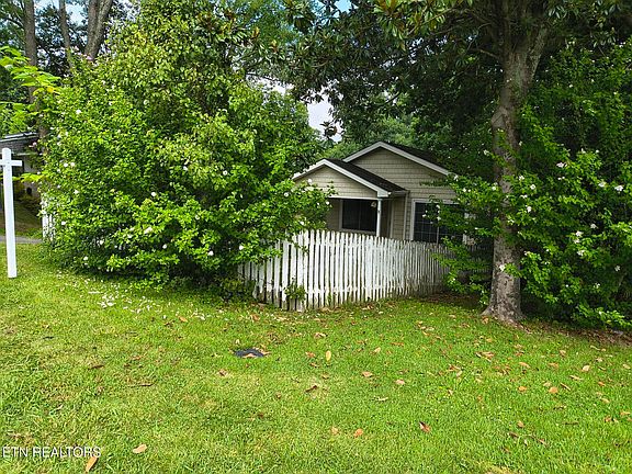 2nd image of 1919 Shasta Rd