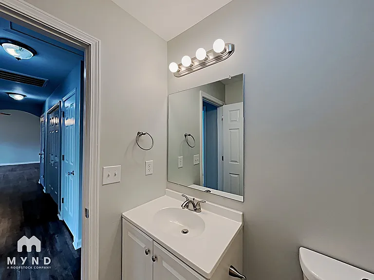 345 E Village Dr — Photo 11