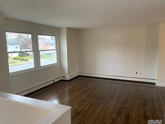 5th image of 44 Newtown Ave