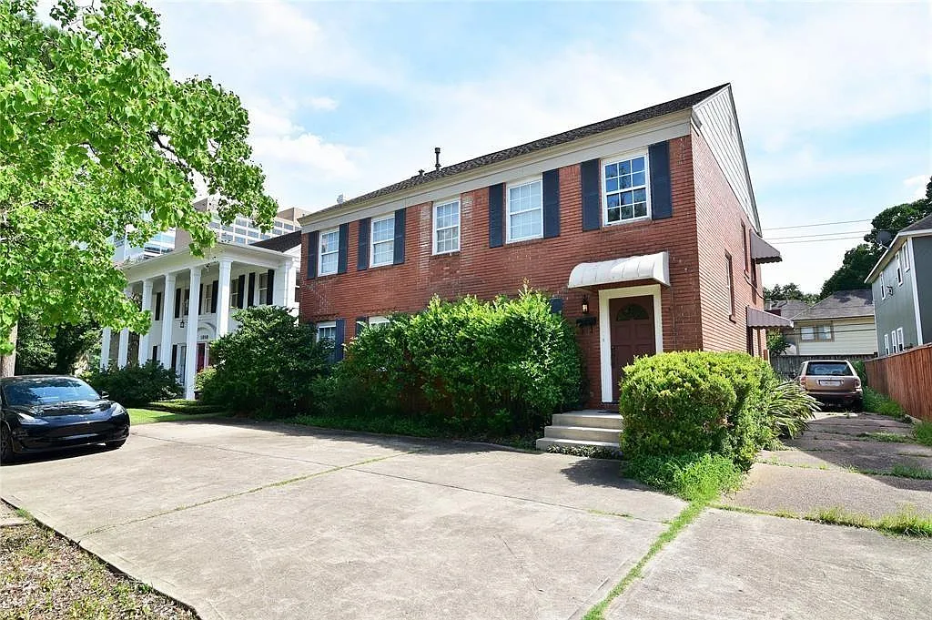3 bed, 1.0 bath, 3468 sqft, $2,400 — Photo 2