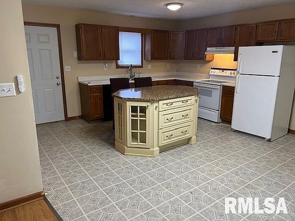 5th image of 3136 Lakeshire Dr