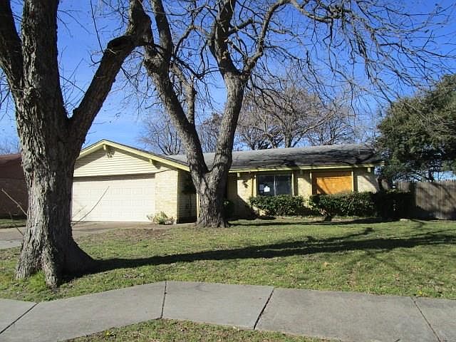 1st image of 2302 Lexington Dr