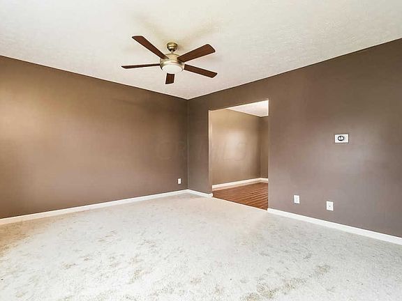 3rd image of 6033 Almina Dr