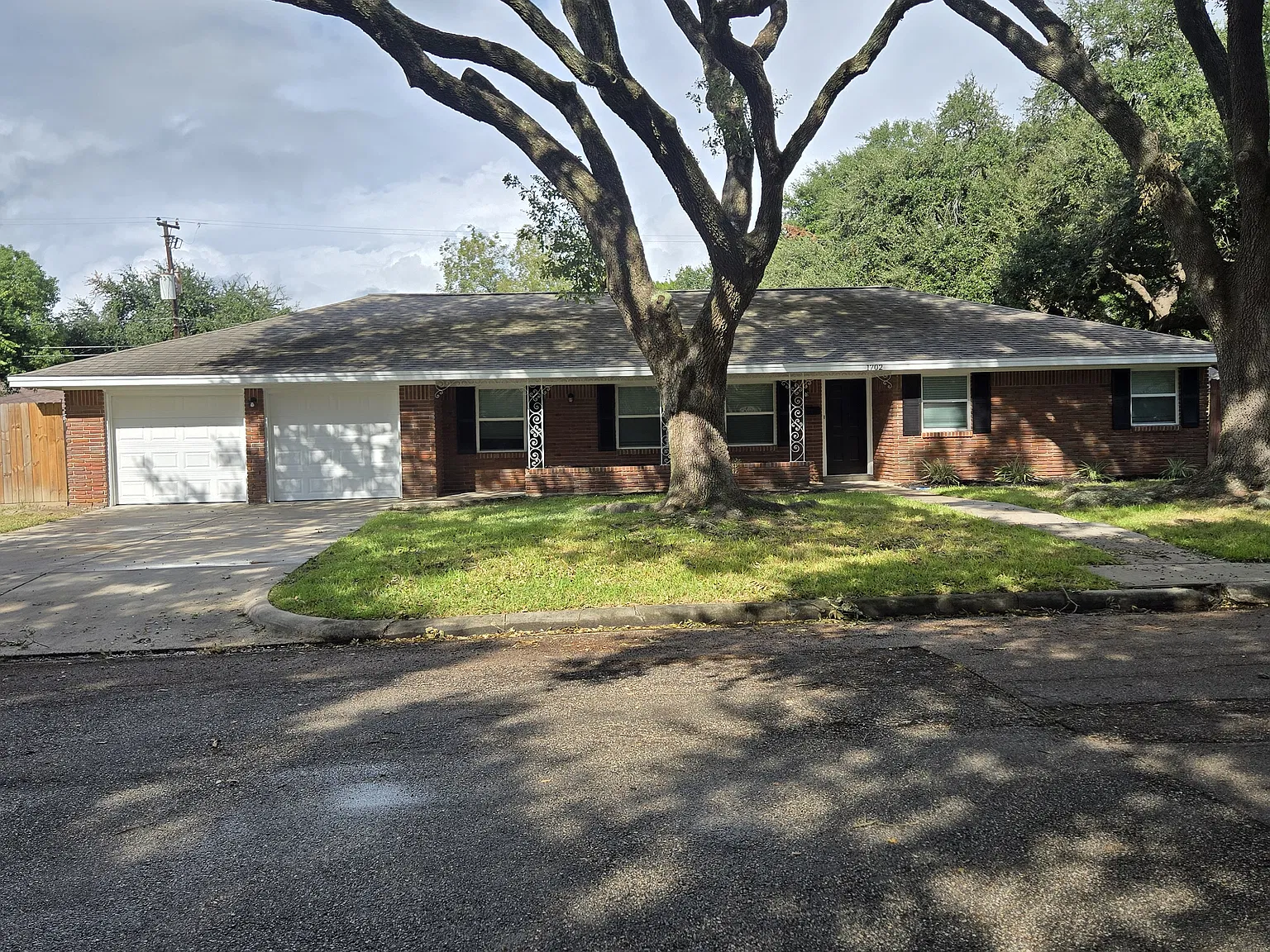 3 bed, 1734 sqft, $1,999 — Photo 1