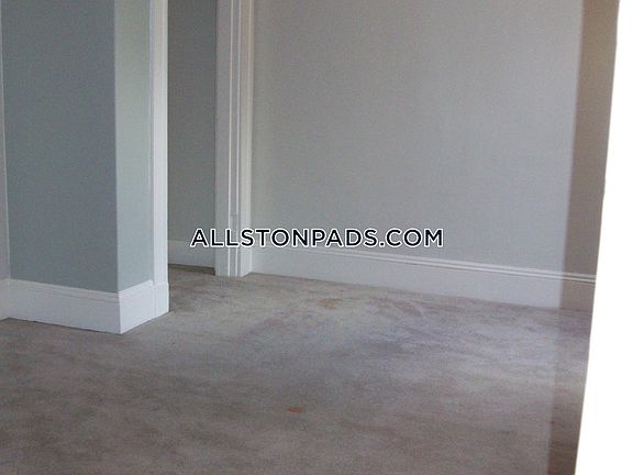 2nd image of 75 Easton St #U3