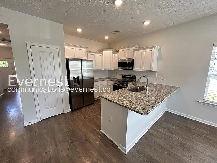 212 Ansley Way — Photo 2