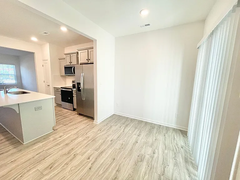 1351 Darlington Dr — Photo 6