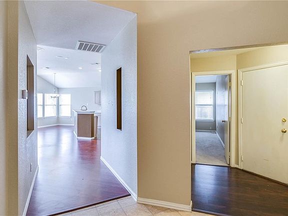 3rd image of 508 Port Arthur Dr