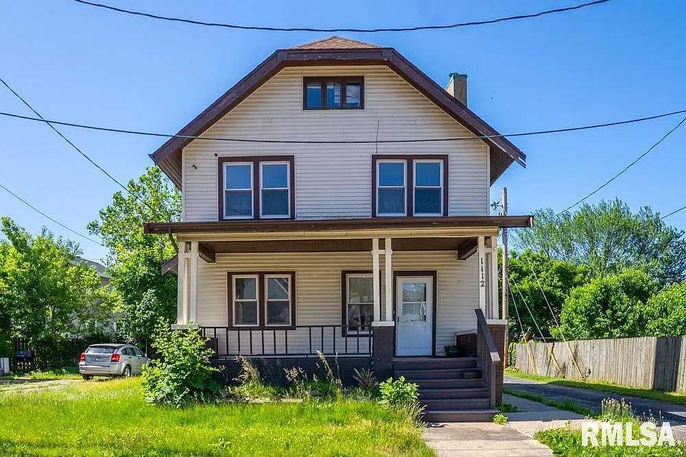 1112 W Columbia Ter photo 1