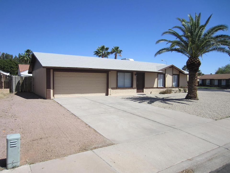 1st image of 1021 S 33rd Pl