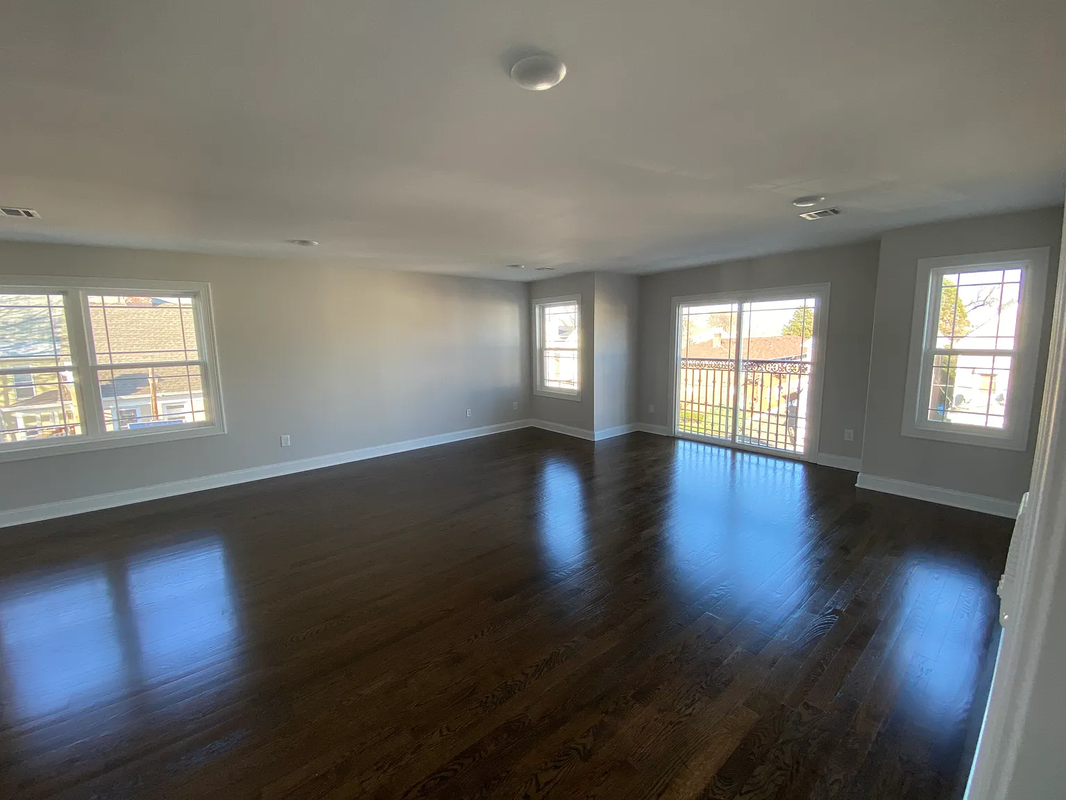 3 bed, 1500 sqft, $799 — Photo 2