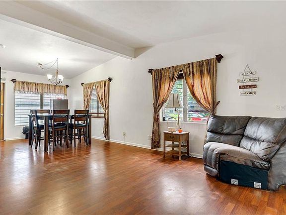 5th image of 161 Pinecrest Dr