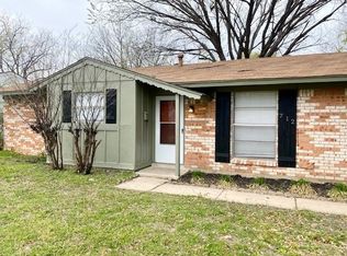 712 SW Southridge Dr, Burleson, TX 76028