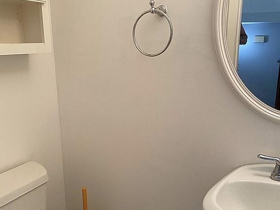 2nd image of 1010 Clarence Ave #1