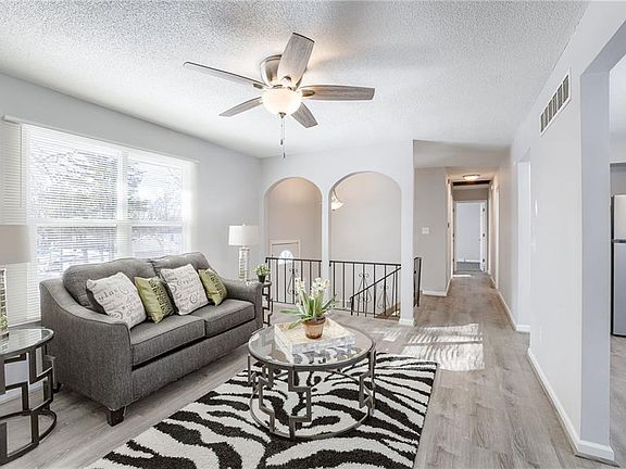4th image of 501 NE Summit Dr