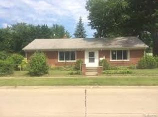 1100 E Madge Ave, Hazel Park, MI