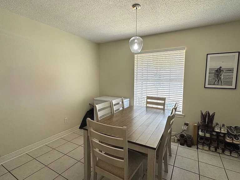 208 Summerset Ct — Photo 5