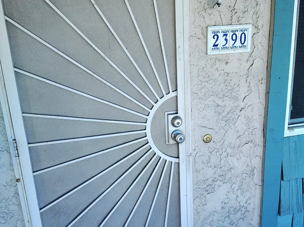 2390 Gonzaga Ln, Riverside, CA 92507