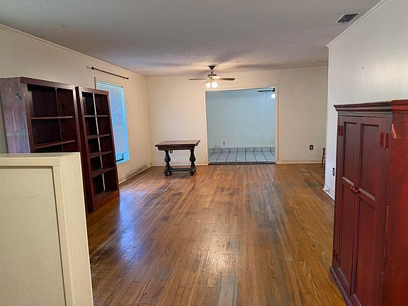 2nd image of 2906 Bel Air Dr