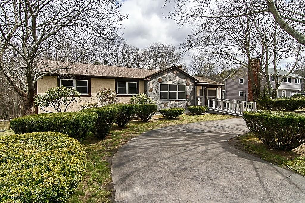 166 Blackstone St, Blackstone, MA 01504 Zillow