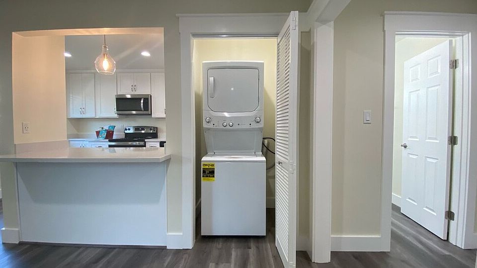 1st image of 2205 Royal Dr #4
