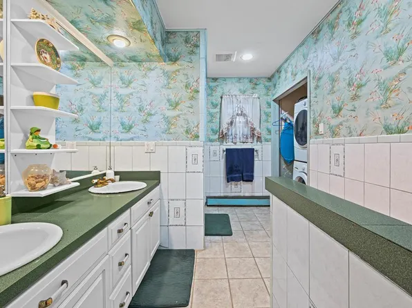 12-34 Cross Bay Boulevard image 12 of 29