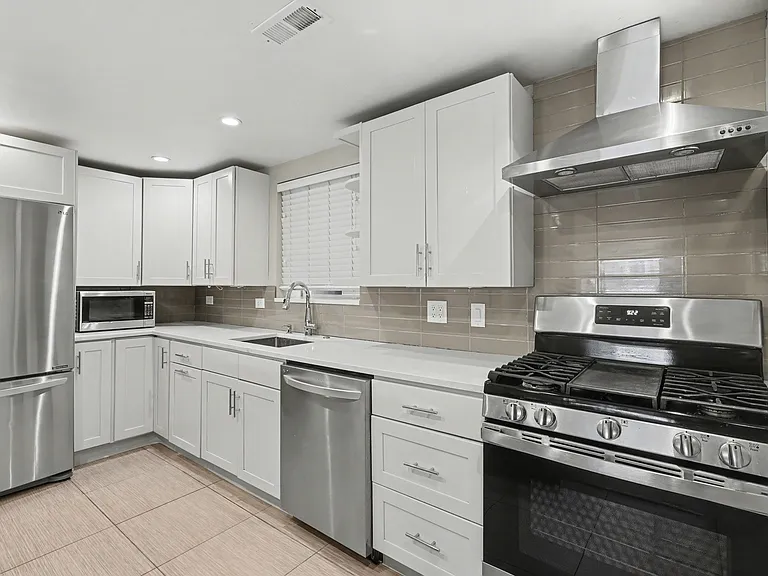 900 S Harrison St — Photo 10
