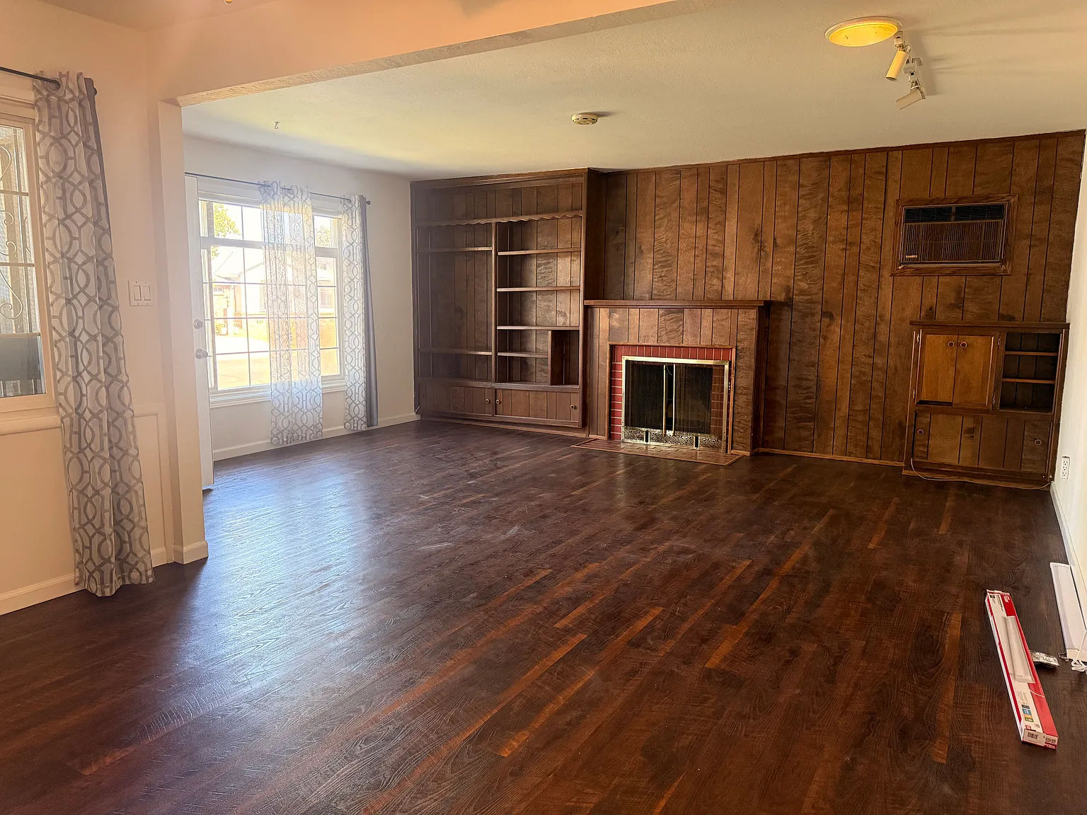 3 bed, 1137 sqft, $2,000 — Photo 2