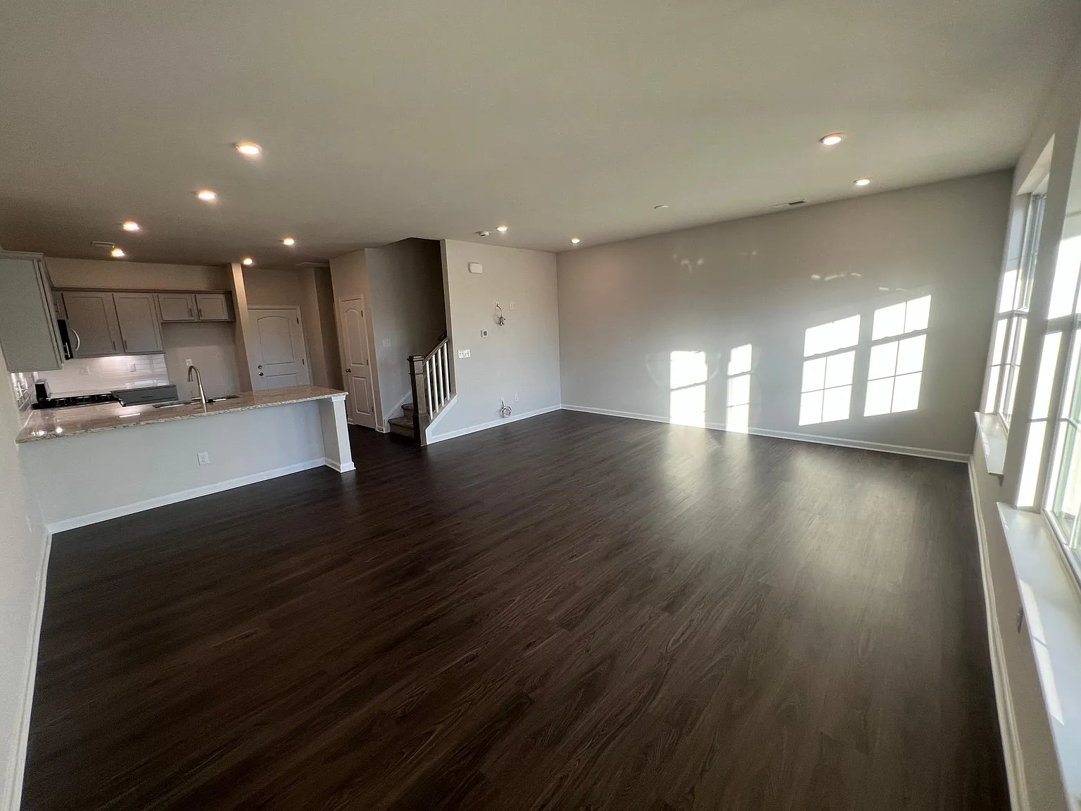 3 bed, 2.5 bath, 1762 sqft, $2,145 — Photo 2